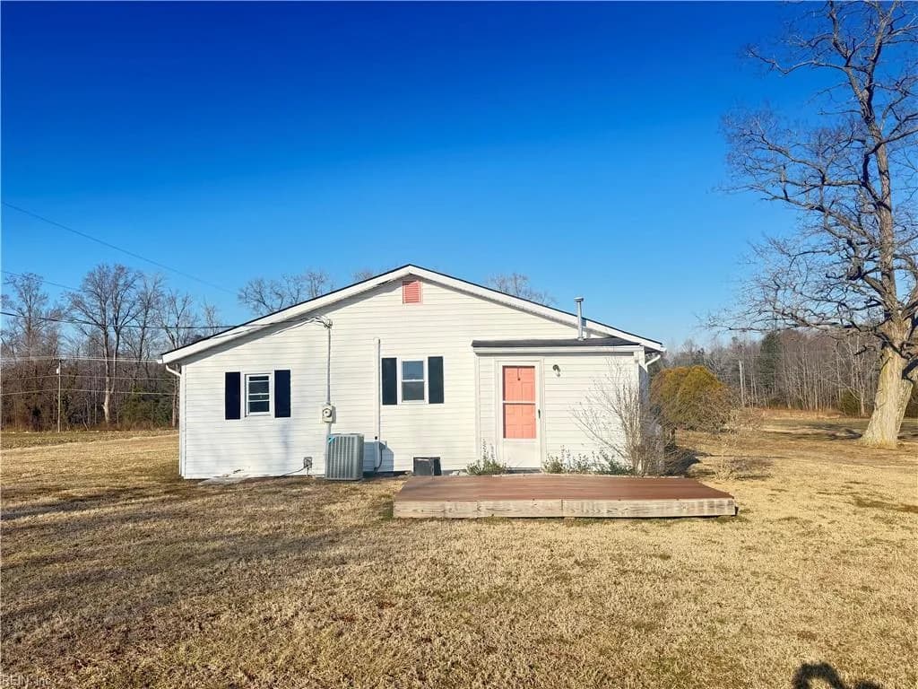 422 Syringa RD, TOPPING VA 23169 - Photo 3