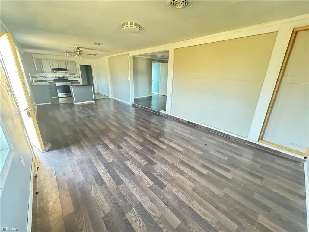 422 Syringa RD, TOPPING VA 23169 - Photo 4