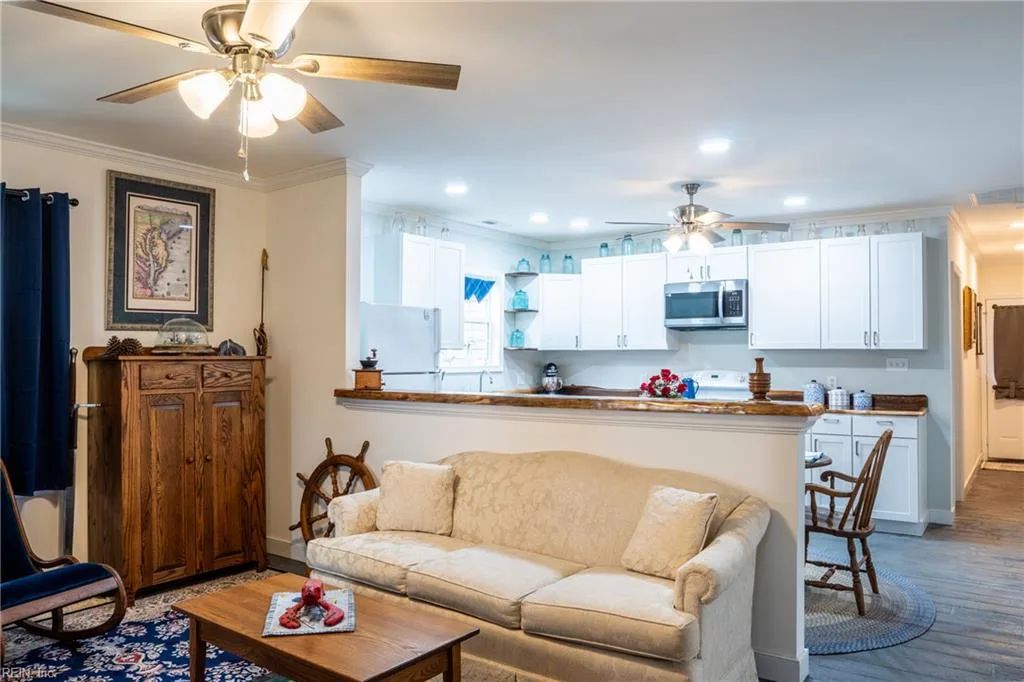 274 Regina RD, LANCASTER VA 22503 - Photo 4