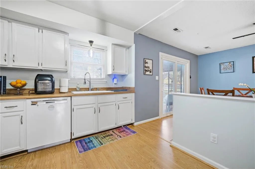180 Abbey CT, NEWPORTNEWS VA 23602 - Photo 3