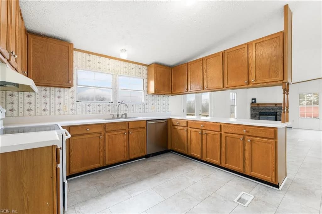 2000 Pine Log RD, SKIPPERS VA 23879 - Photo 4