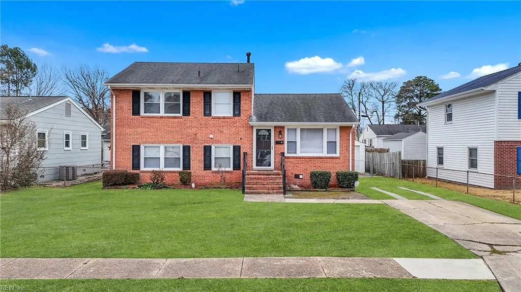 819 Headrow TER, Hampton — 4 bed Residential, 1,440 sqft