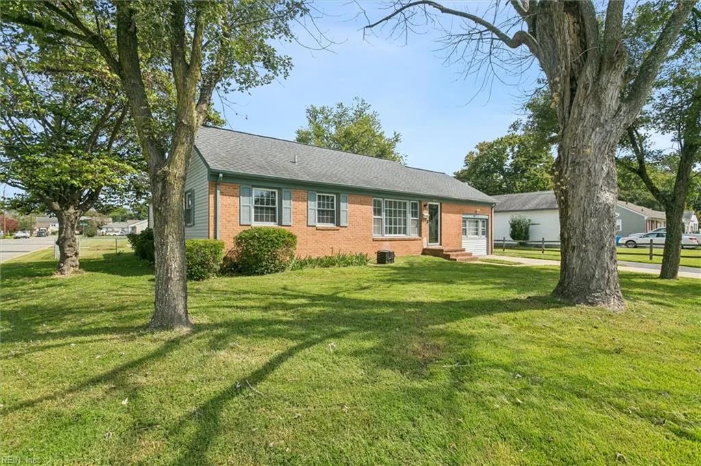 806 Carnation DR, Newport News — 3 bed Residential, 1,652 sqft