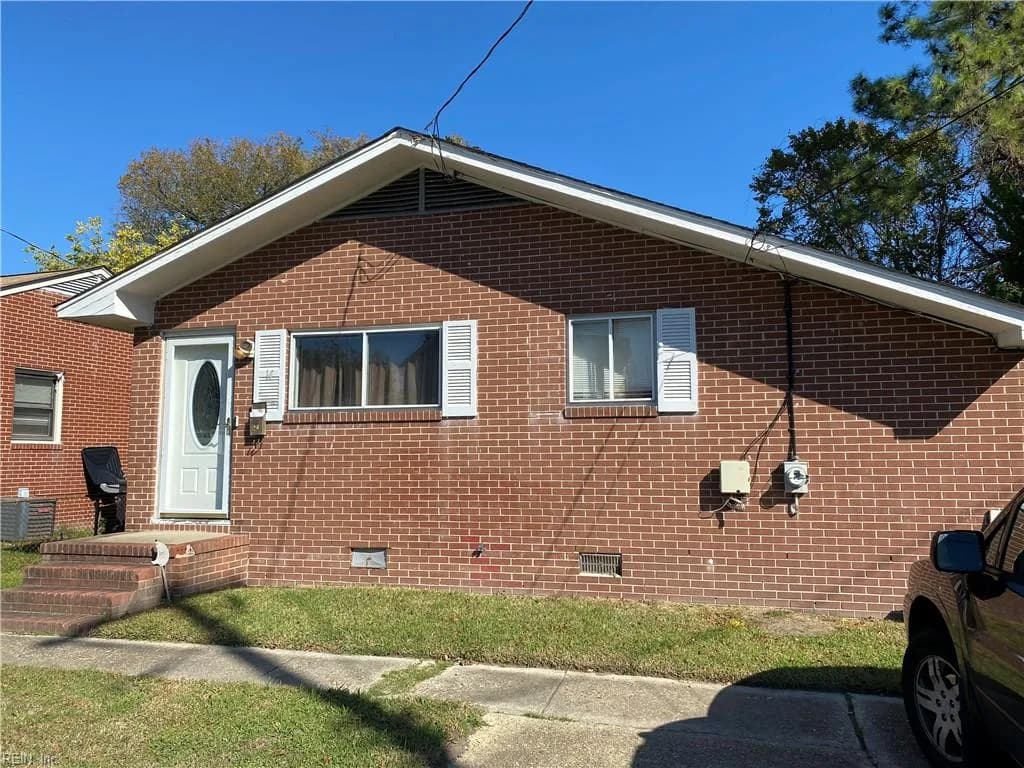14 Henderson LN, HAMPTON VA 23663 - Main photo