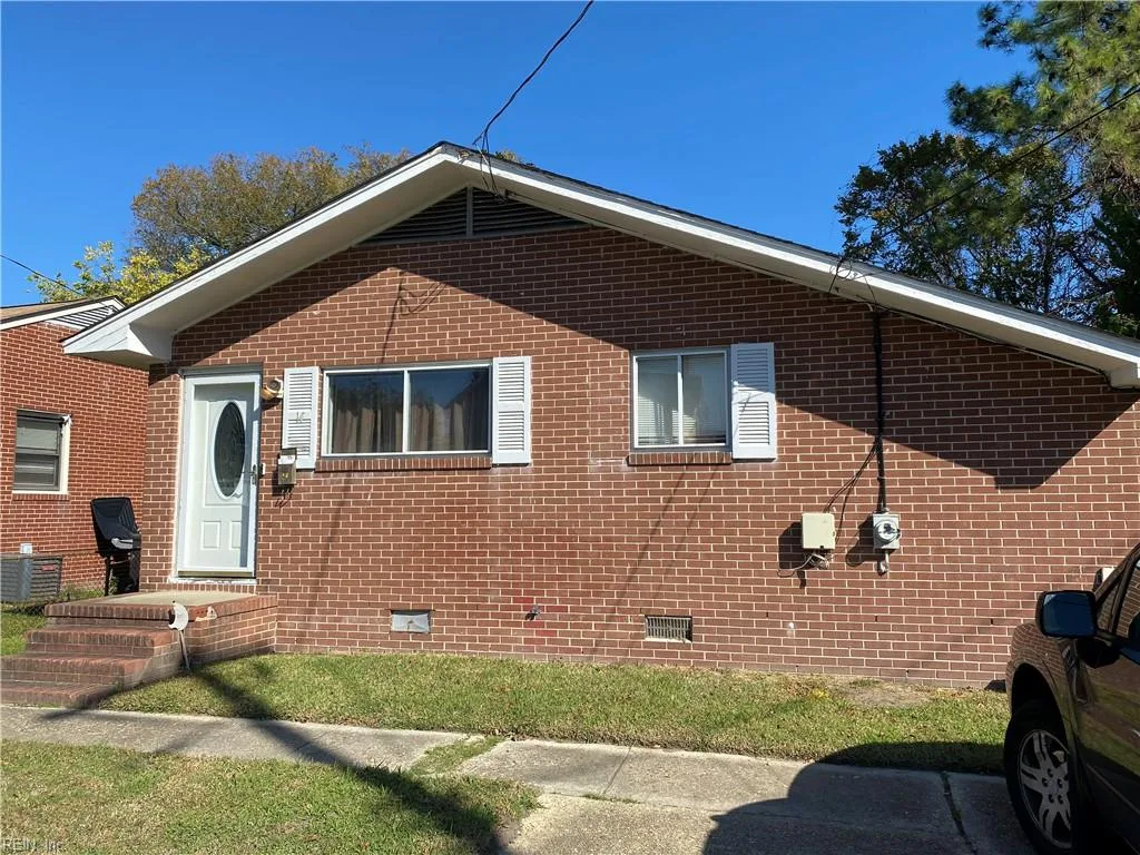 14 Henderson LN, HAMPTON VA 23663