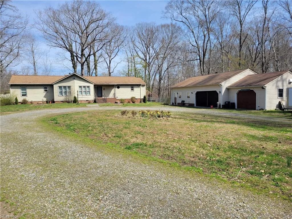 9215 Epps RD, MECHANICSVILLE VA 23111 - Photo 2