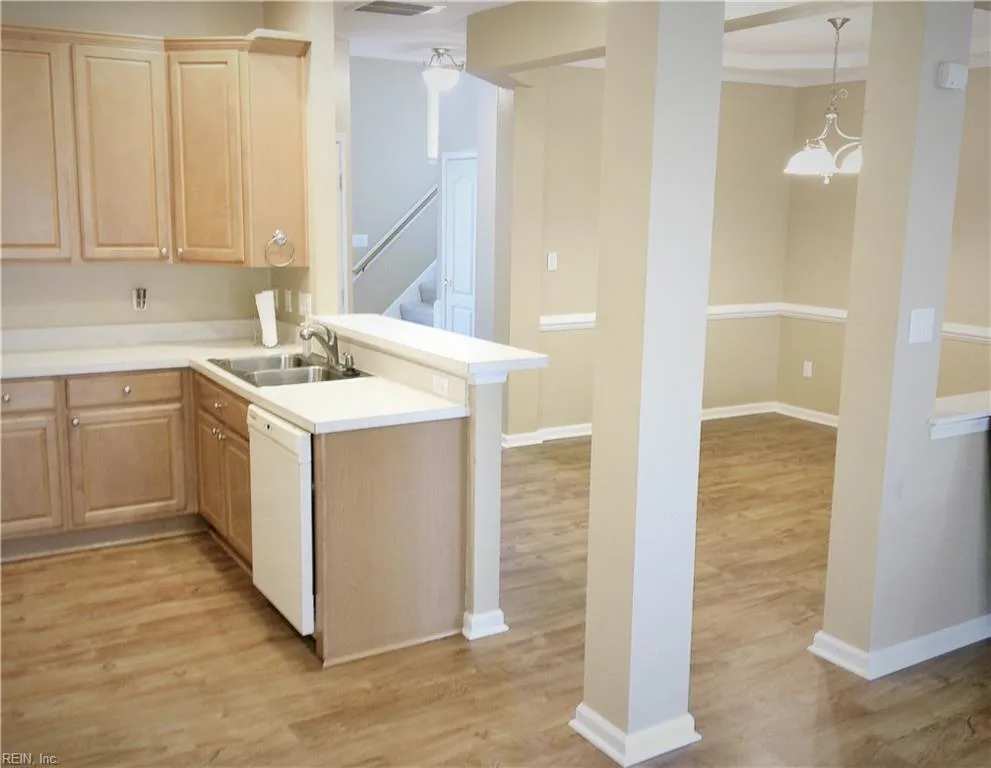 334 Hillside TER, NEWPORTNEWS VA 23602 - Photo 4