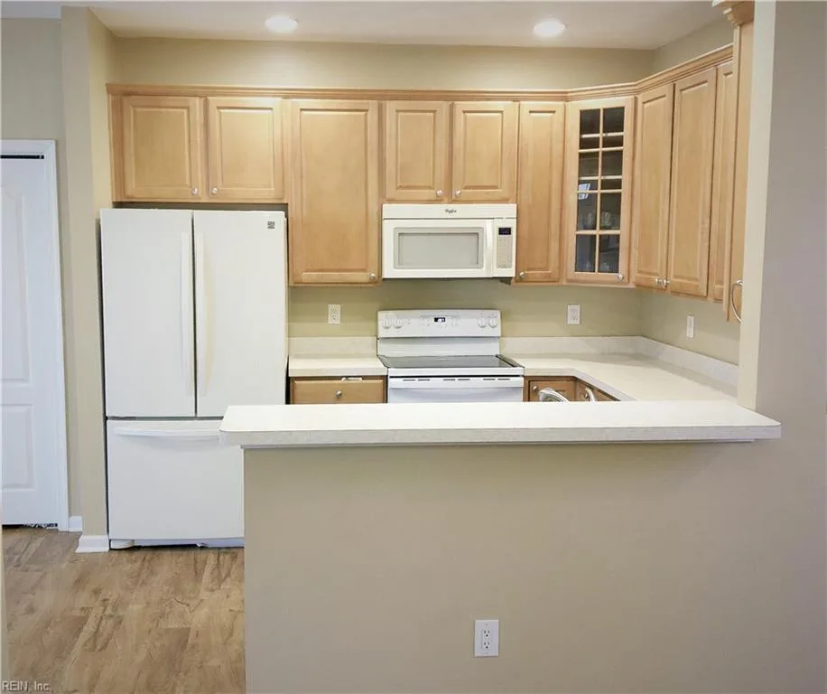 334 Hillside TER, NEWPORTNEWS VA 23602 - Photo 5