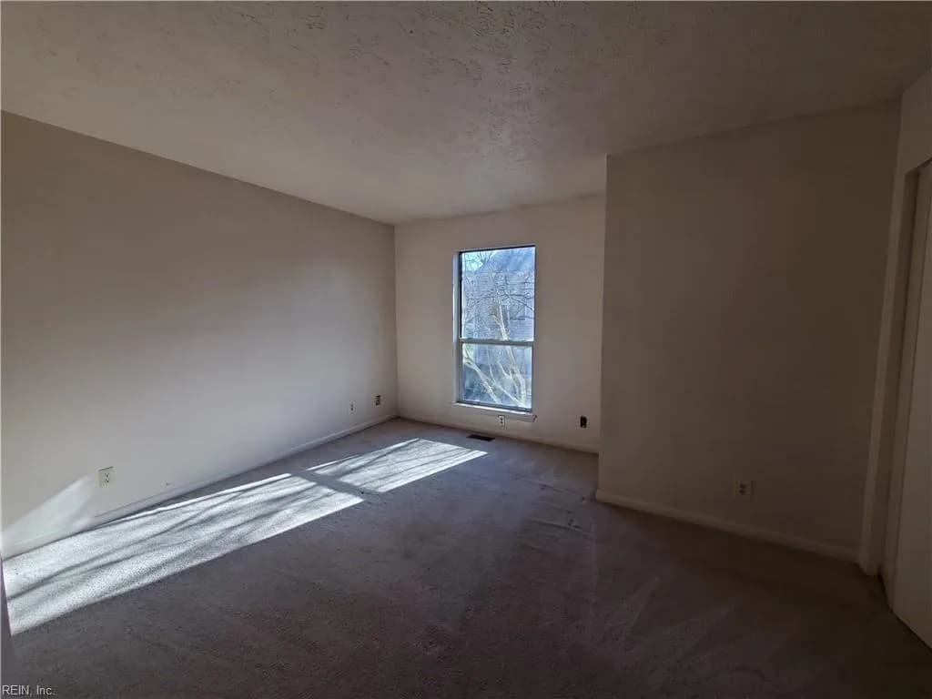 4049 Midlands RD, WILLIAMSBURG VA 23188 - Photo 4