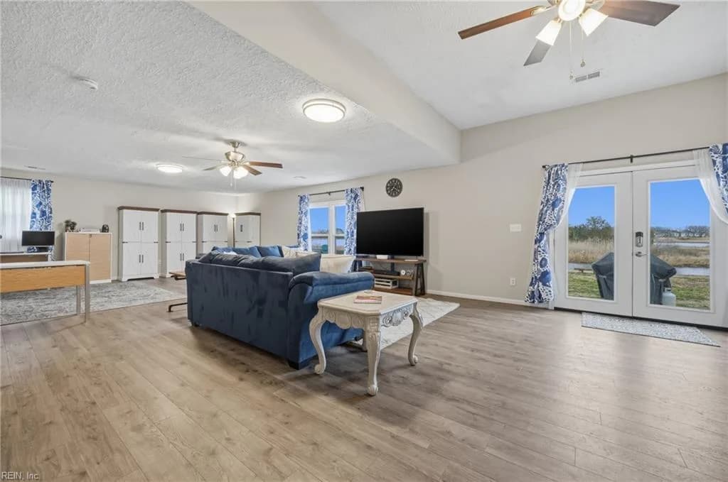 102 Diggs DR, HAMPTON VA 23666 - Photo 5