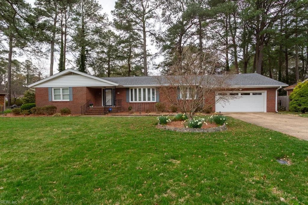 9 Fairway DR, Portsmouth — 3 bed Residential, 2,170 sqft