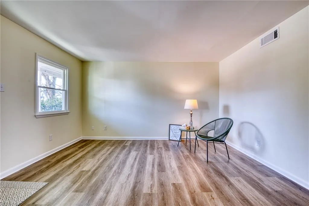 833 Hampton AVE, NEWPORTNEWS VA 23607 - Photo 5