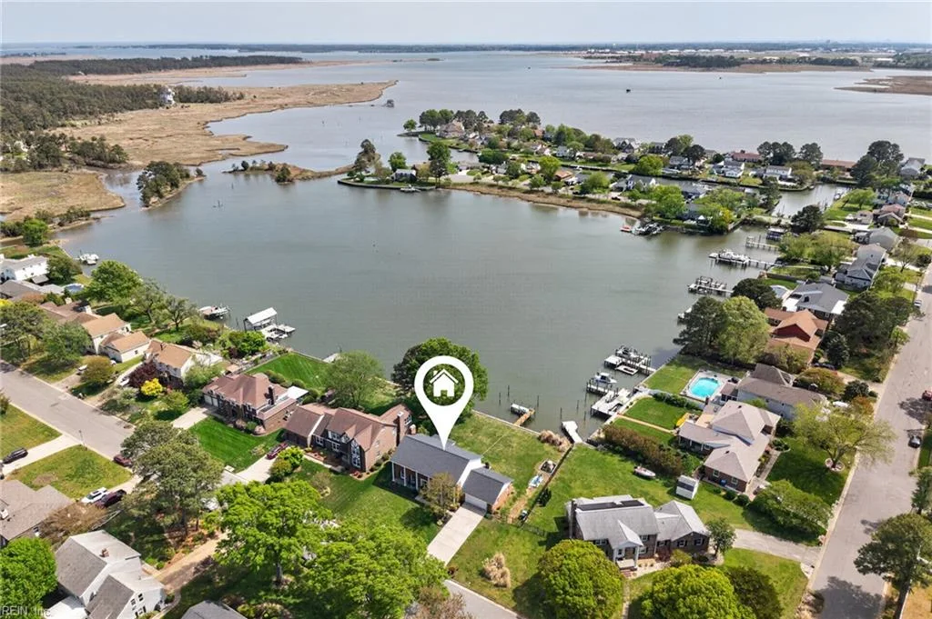 6 Canal DR, POQUOSON VA 23662