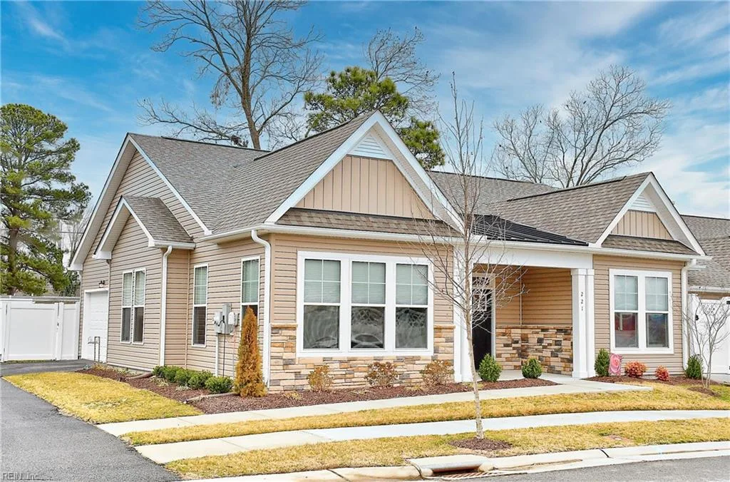 221 Richmond AVE, SMITHFIELD VA 23430