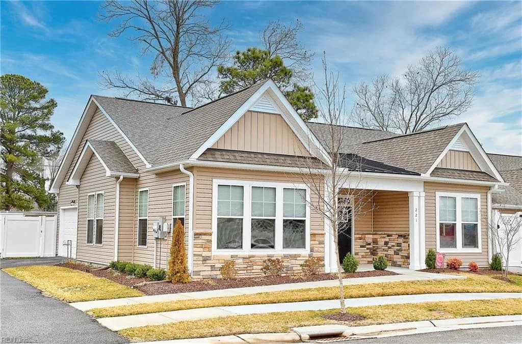 221 Richmond AVE, SMITHFIELD VA 23430 - Photo 2