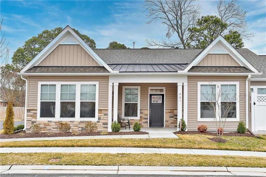 221 Richmond AVE, SMITHFIELD VA 23430 - Photo 3