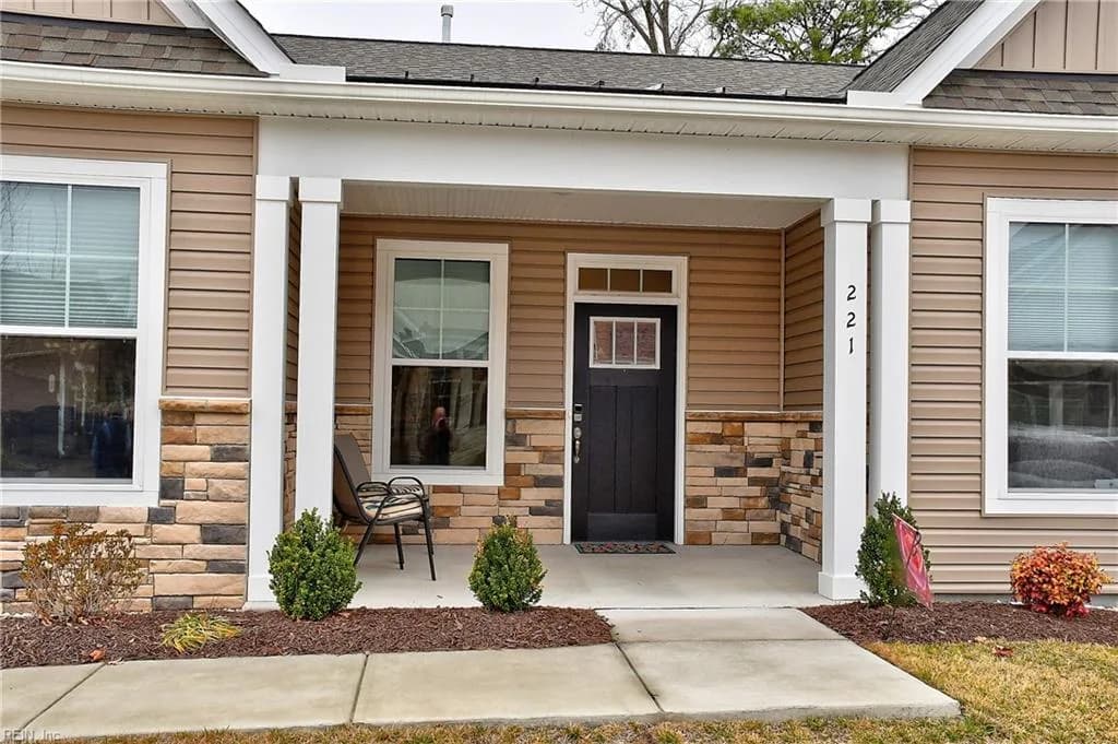 221 Richmond AVE, SMITHFIELD VA 23430 - Photo 5