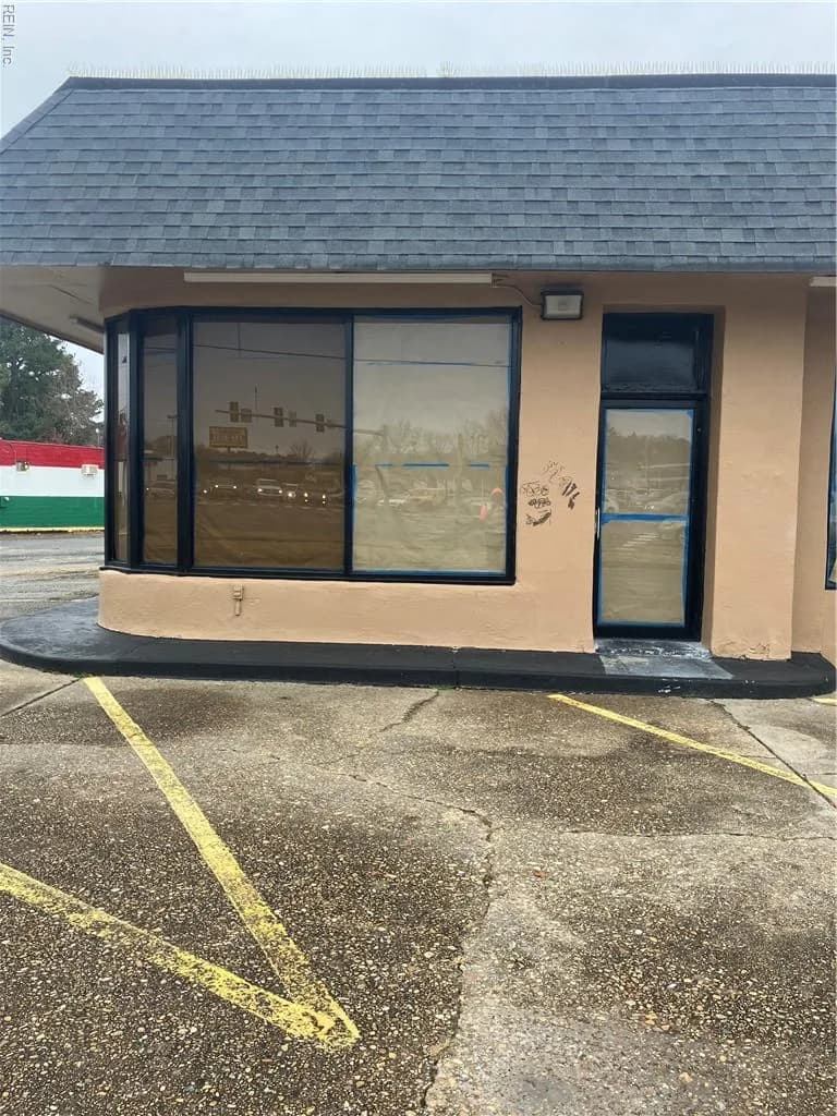 2498 Airline BLVD, PORTSMOUTH VA 23701 - Photo 3
