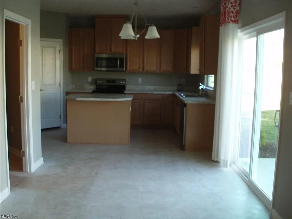 323 Michael Selby DR, HAMPTON VA 23666 - Photo 4