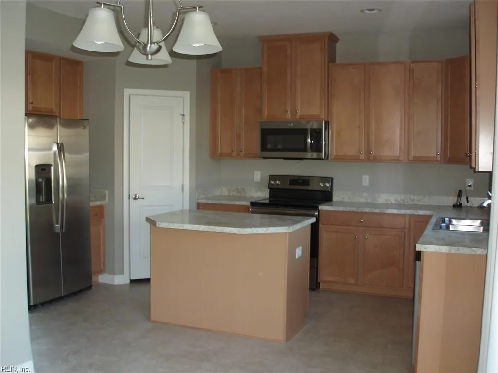 323 Michael Selby DR, HAMPTON VA 23666 - Photo 5