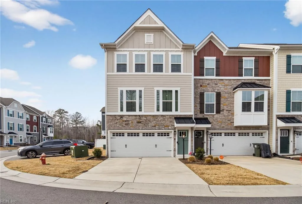1747 Ark Royal RD, Chesapeake — 3 bed Residential, 2,432 sqft