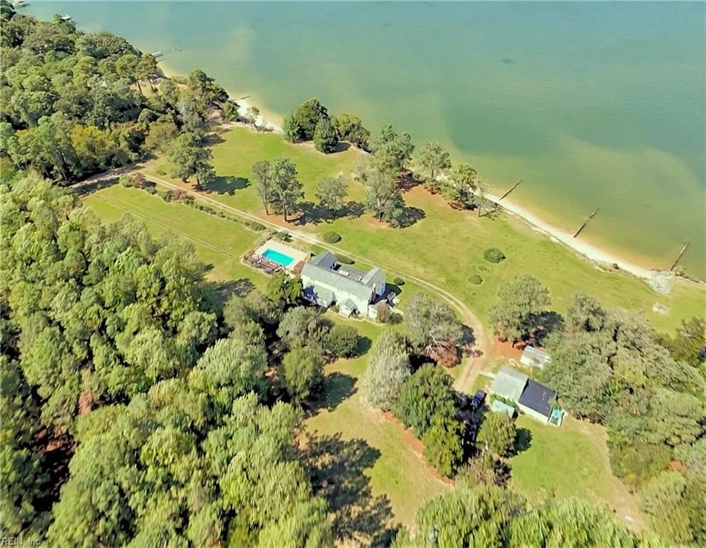 522 Felton RD, DELTAVILLE VA 23043 - Photo 2