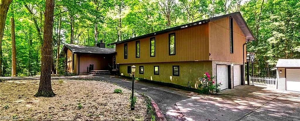 304 Hempstead RD, Williamsburg — 4 bed Residential, 3,283 sqft