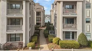 407 Harbour PT #204, Virginia Beach — 2 bed Residential, 1,200 sqft