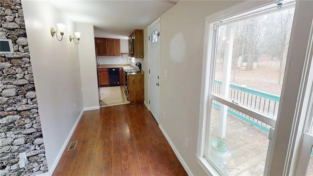 9909 Friendship RD, NORTH VA 23128 - Photo 4