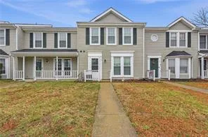 121 Sterling CT, Yorktown — 2 bed Residential, 1,367 sqft