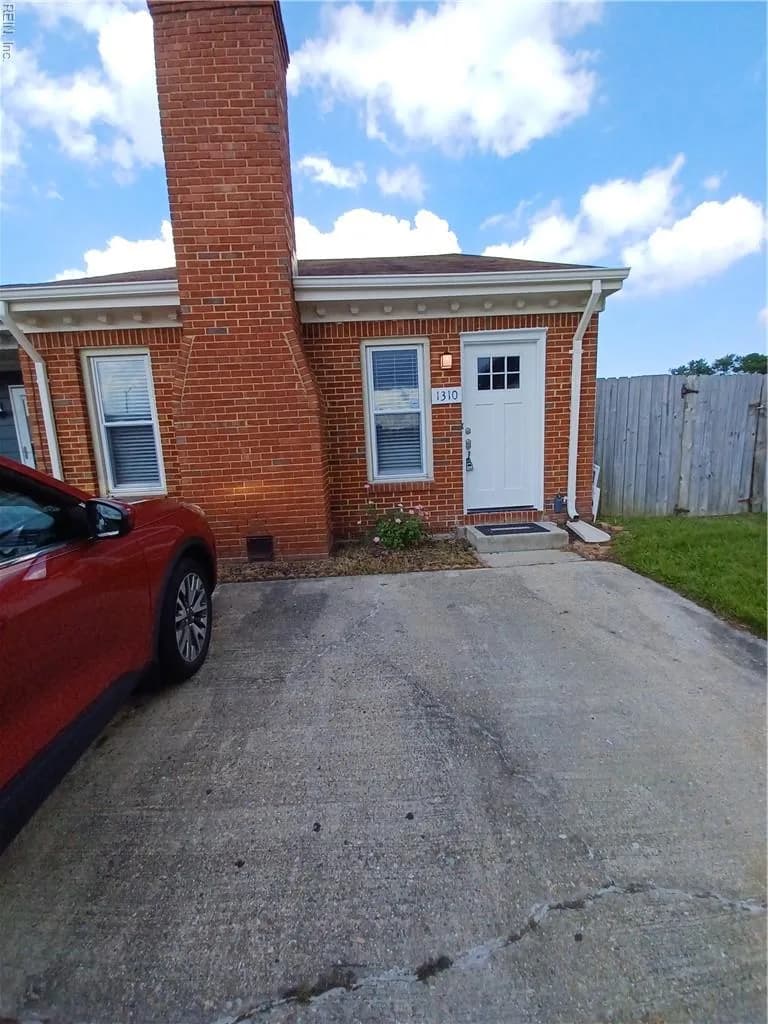 1310 Pershing CT, VIRGINIA BEACH VA 23453 - Main photo