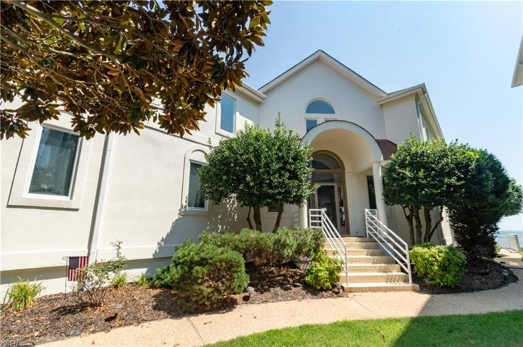 36 Bay Front PL, Hampton — 4 bed Residential, 4,200 sqft