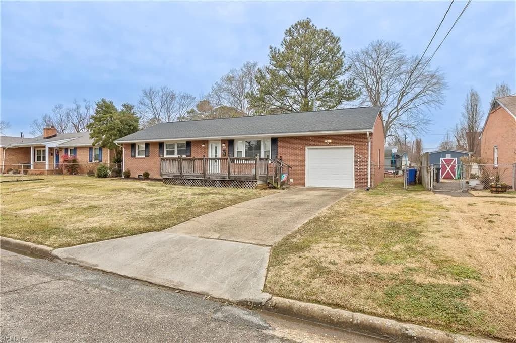176 Hawthorne DR, NEWPORTNEWS VA 23602 - Main photo
