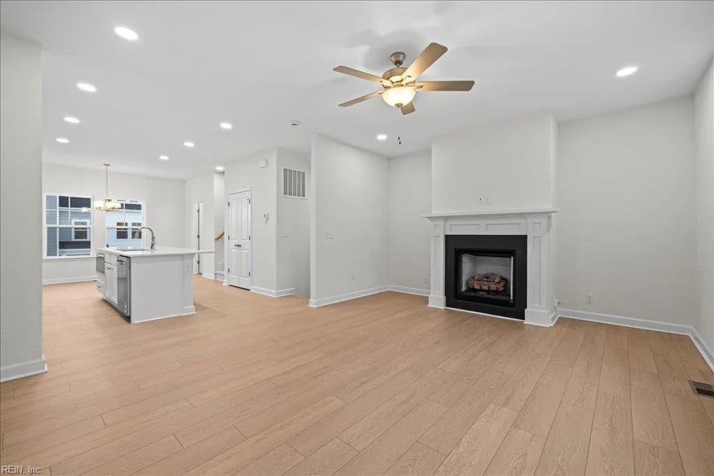 302 Living Water WAY, VIRGINIABEACH VA 23452 - Photo 3
