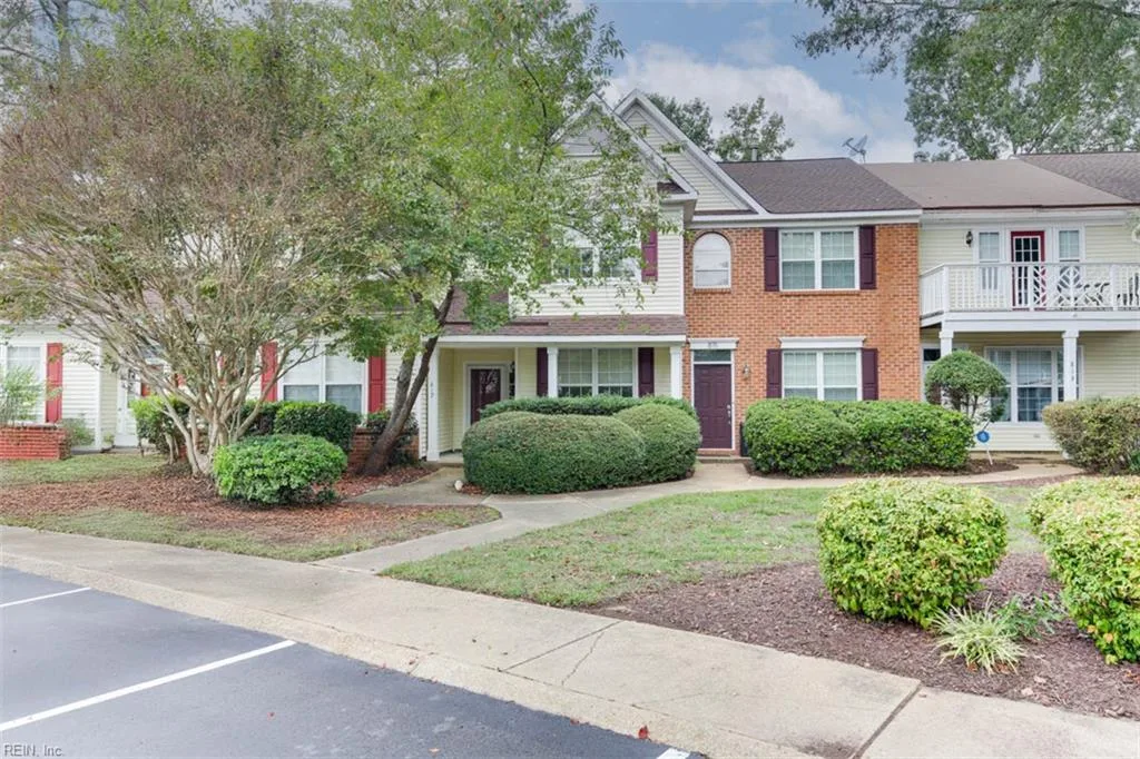817 Oak Springs CT, Newport News — 2 bed Residential, 1,480 sqft