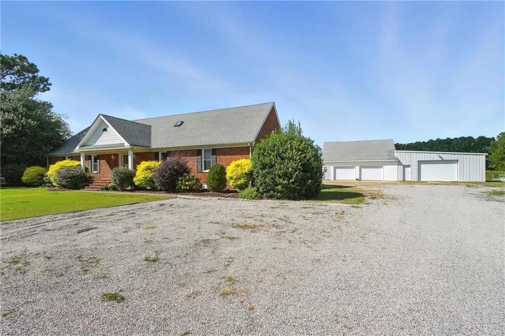 516 Benefit RD, Chesapeake — 5 bed Residential, 3,689 sqft