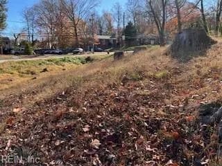 451 Eastwood DR, NEWPORTNEWS VA 23602 - Photo 5