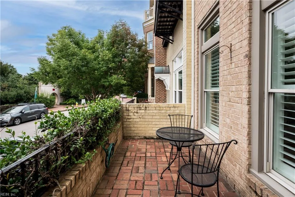 270 Tazewell ST, Norfolk — 3 bed Residential, 2,602 sqft