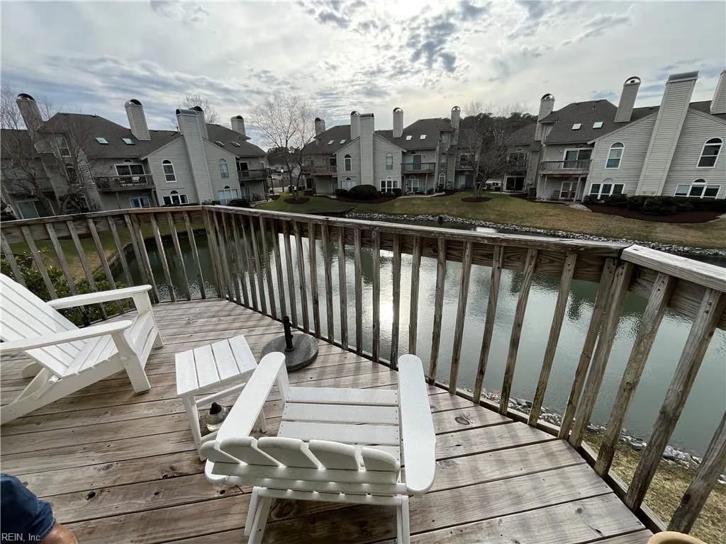 469 E Lake CIR, CHESAPEAKE VA 23322 - Main photo