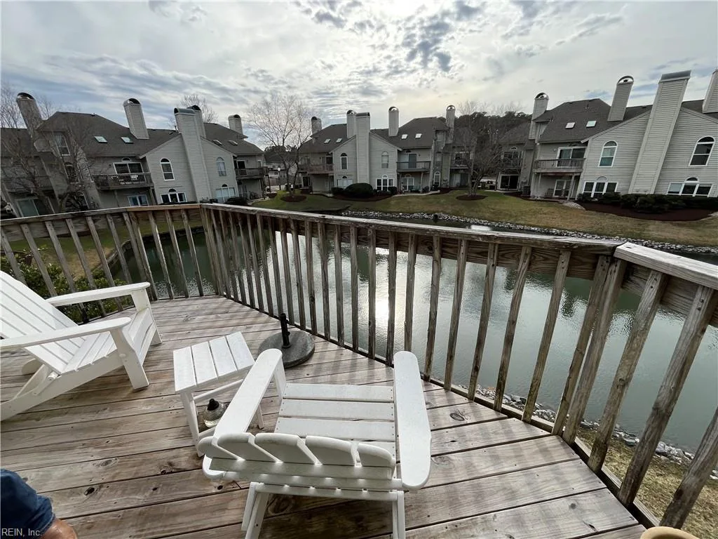 469 E Lake CIR, Chesapeake — 3 bed Residential, 1,570 sqft