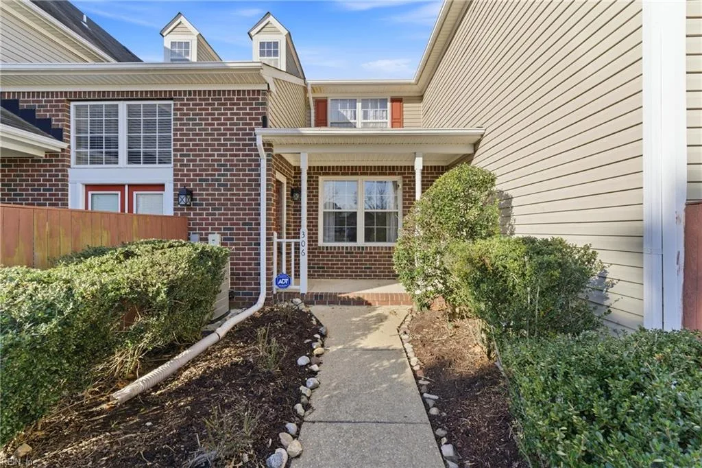 306 Primrose LN, Chesapeake — 2 bed Residential, 1,308 sqft