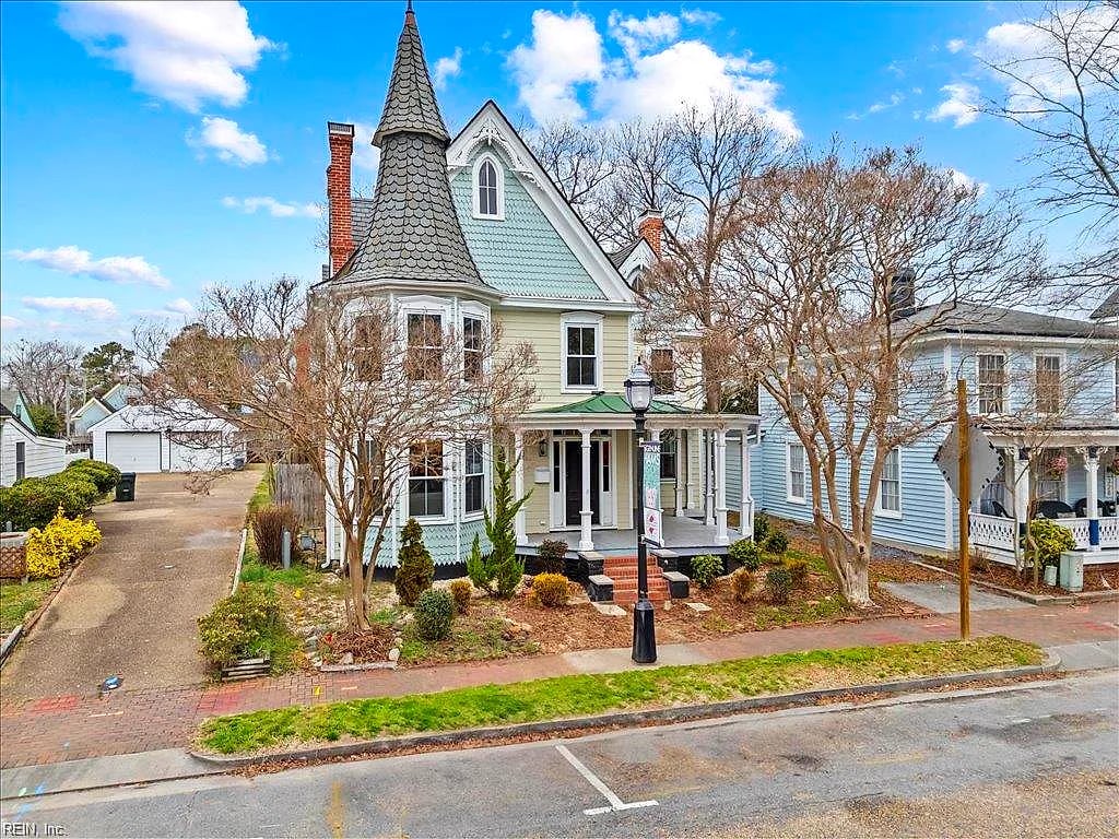 330 Main ST, Smithfield — 5 bed Residential, 3,261 sqft