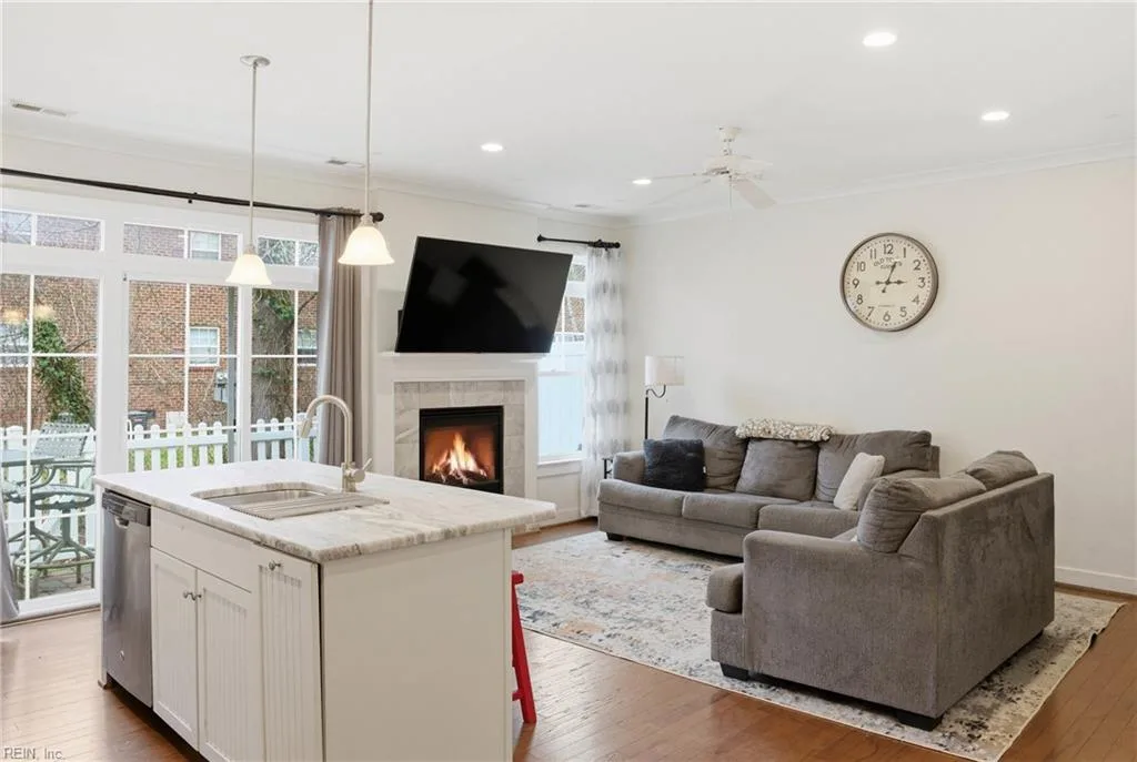 6 Village Park LN, POQUOSON VA 23662