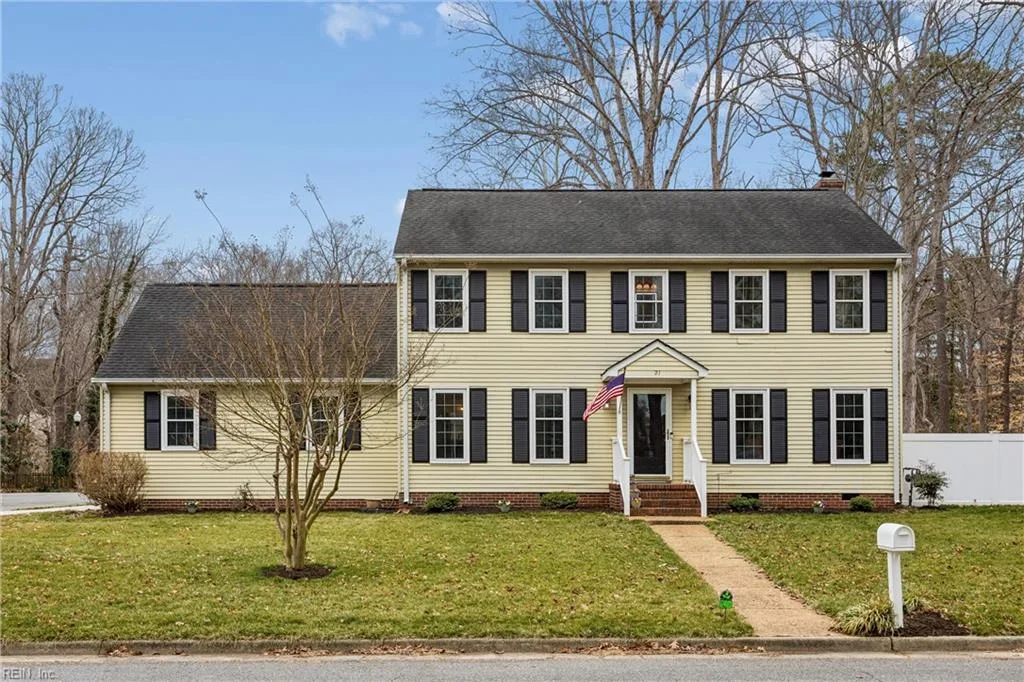 21 Cherbourg DR, Newport News — 4 bed Residential, 2,560 sqft