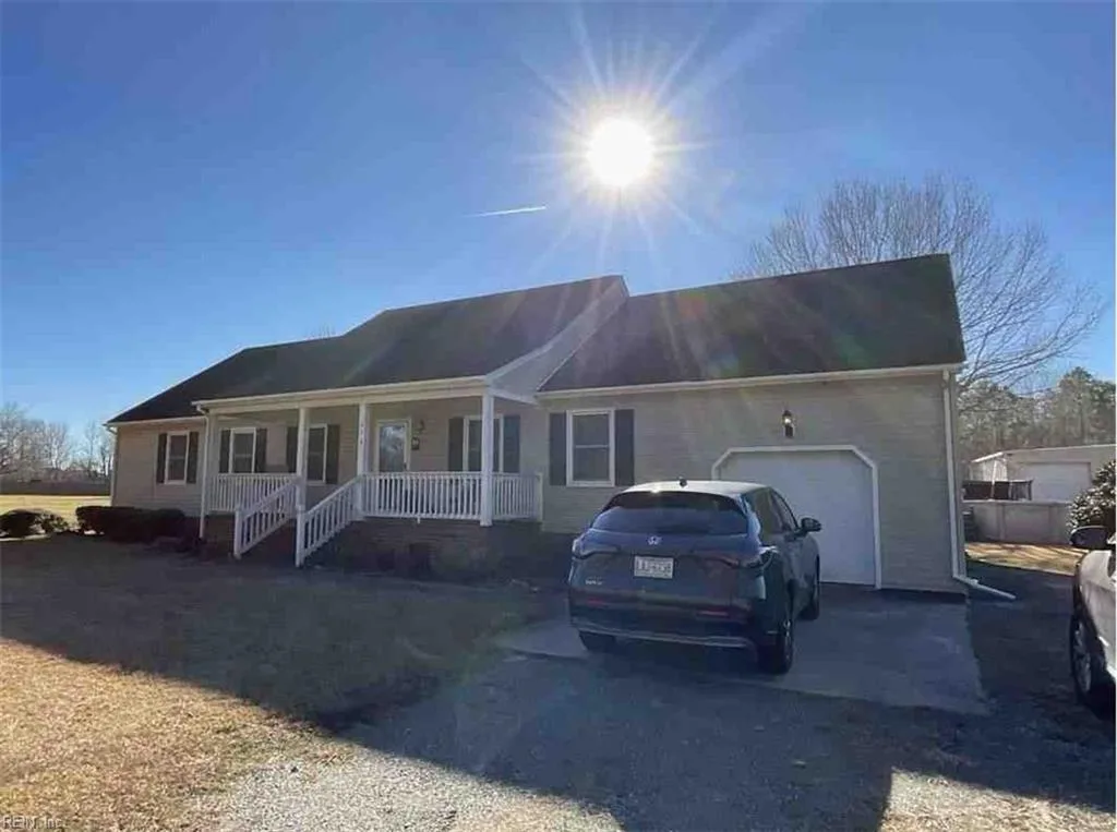 674 Tulls Creek RD, Moyock — 3 bed Residential, 1,984 sqft