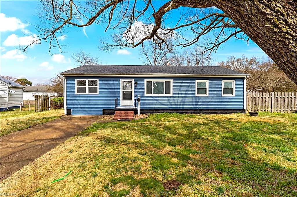 4902 Hazelwood RD, HAMPTON VA 23605 - Main photo