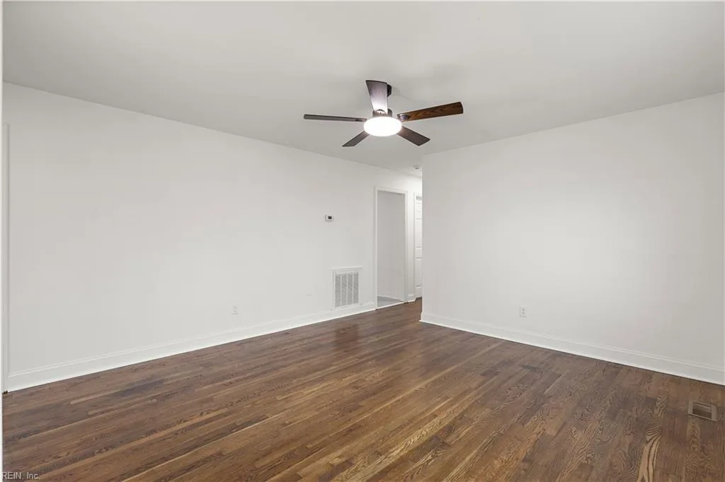 4902 Hazelwood RD, HAMPTON VA 23605 - Photo 4
