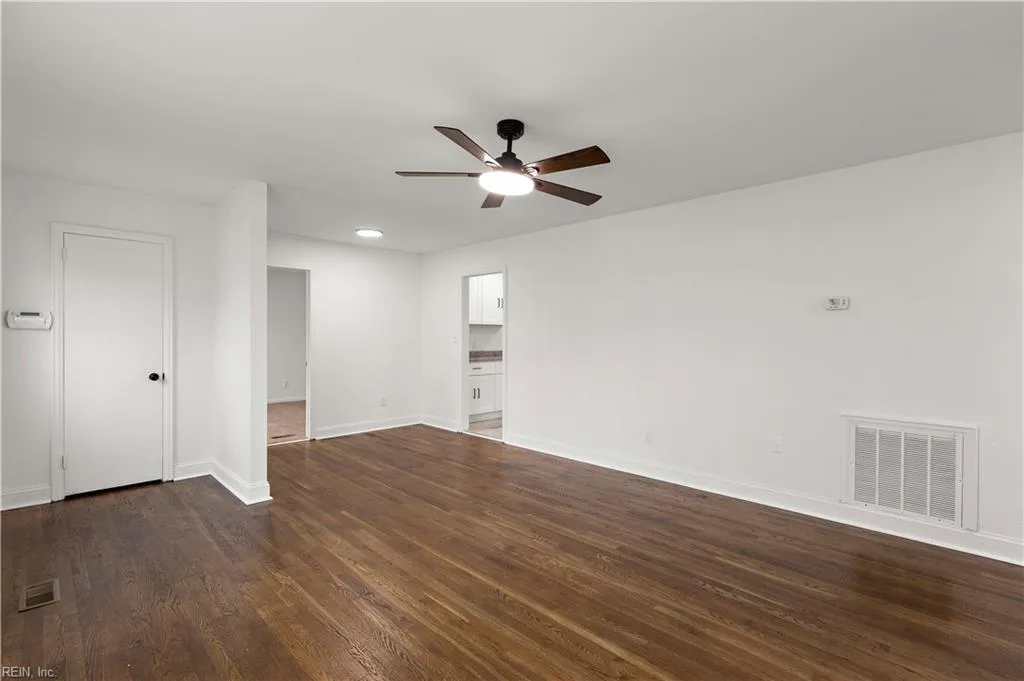 4902 Hazelwood RD, HAMPTON VA 23605 - Photo 5