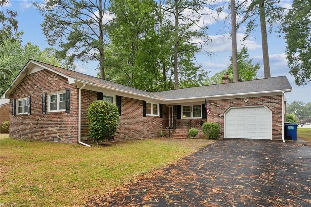 121 Burnham PL, Newport News — 3 bed Residential, 1,622 sqft