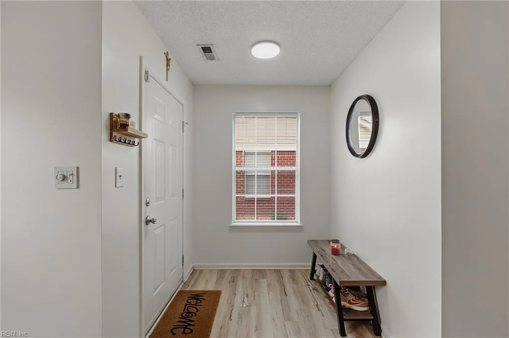 826 Miller Creek LN, NEWPORTNEWS VA 23603 - Photo 5